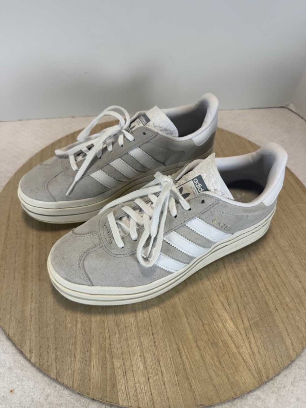 adidas Gazelle Bold JI1371 Womens 9 Gray Suede White Platform Sneakers